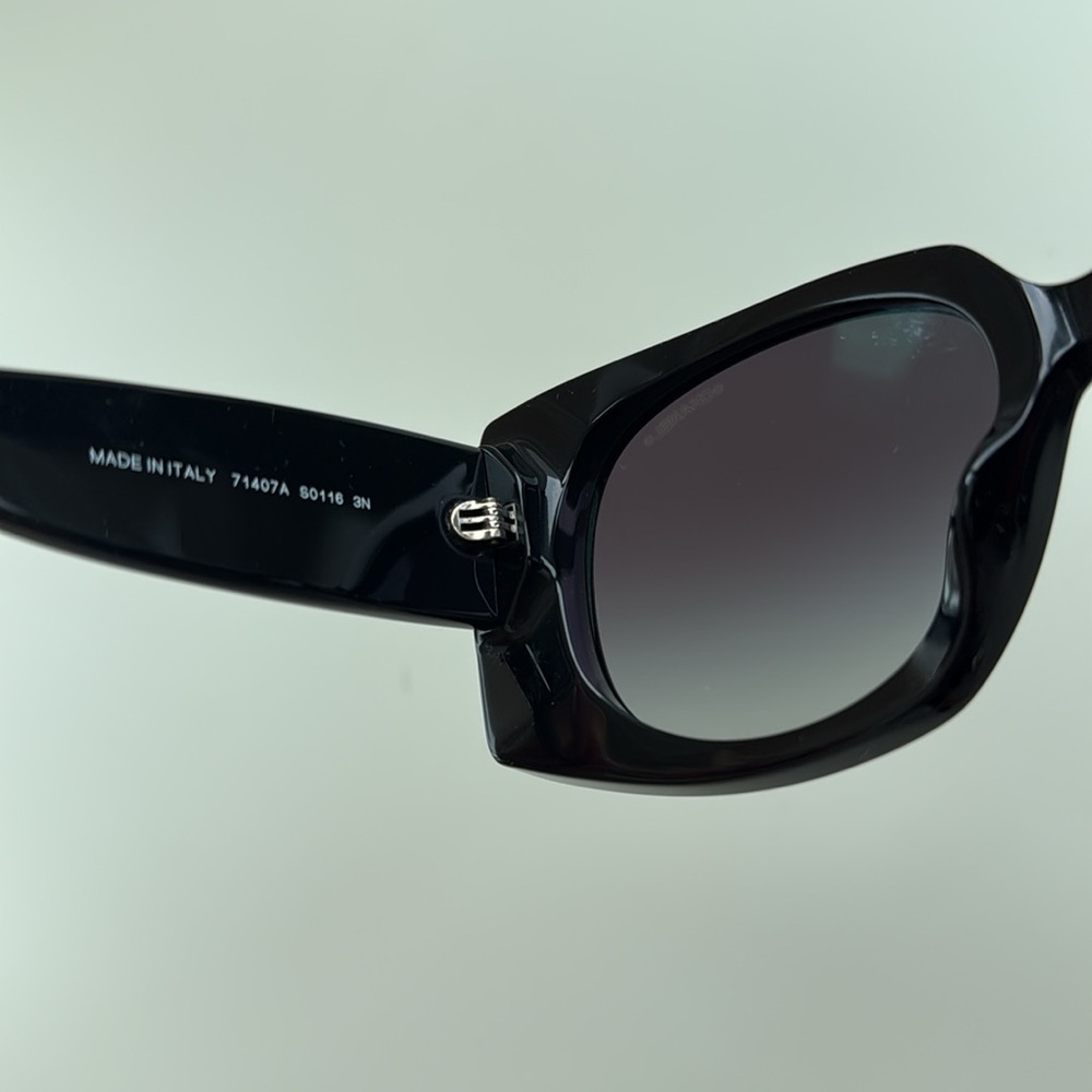 CHANEL Elegant Black Sunglasses - Picture 10 of 15
